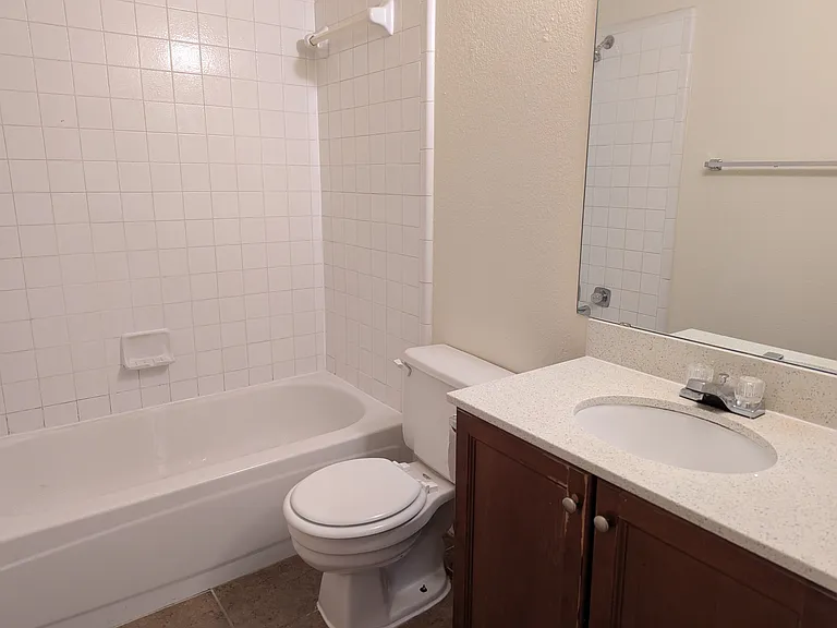 1002 Mitchell Ln — Photo 5