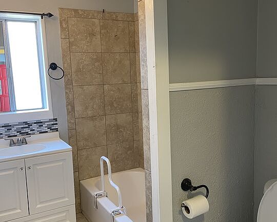 4th image of 22918 Doble Ave