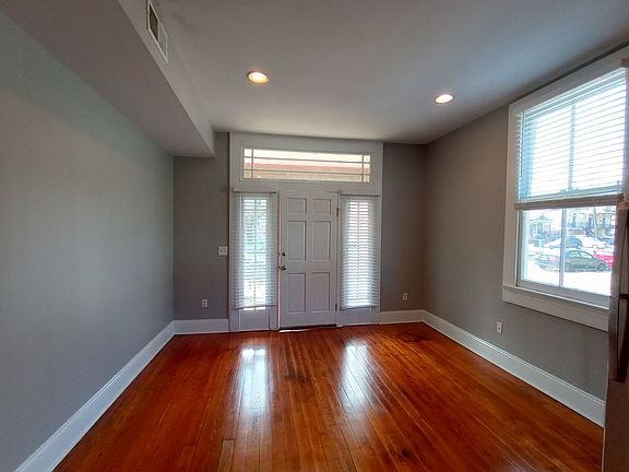 2nd image of 3125-27 Banks St #3127-A