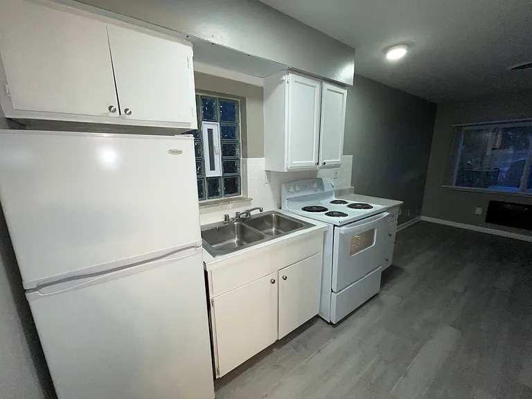 595 Brown St — Photo 1