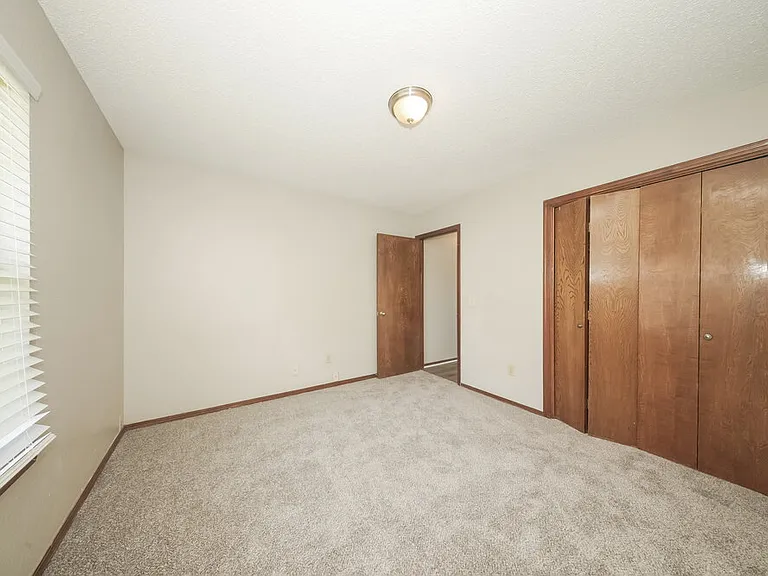 12913 S Drexel Ave — Photo 11