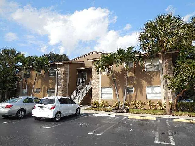 3 bed, 2.0 bath, 1100 sqft, $2,300 — Photo 1