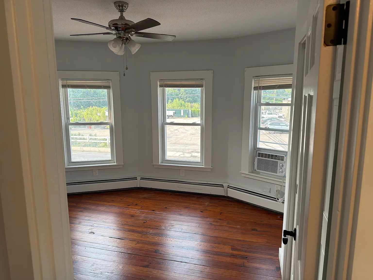 1055 Toll Gate Rd — Photo 2