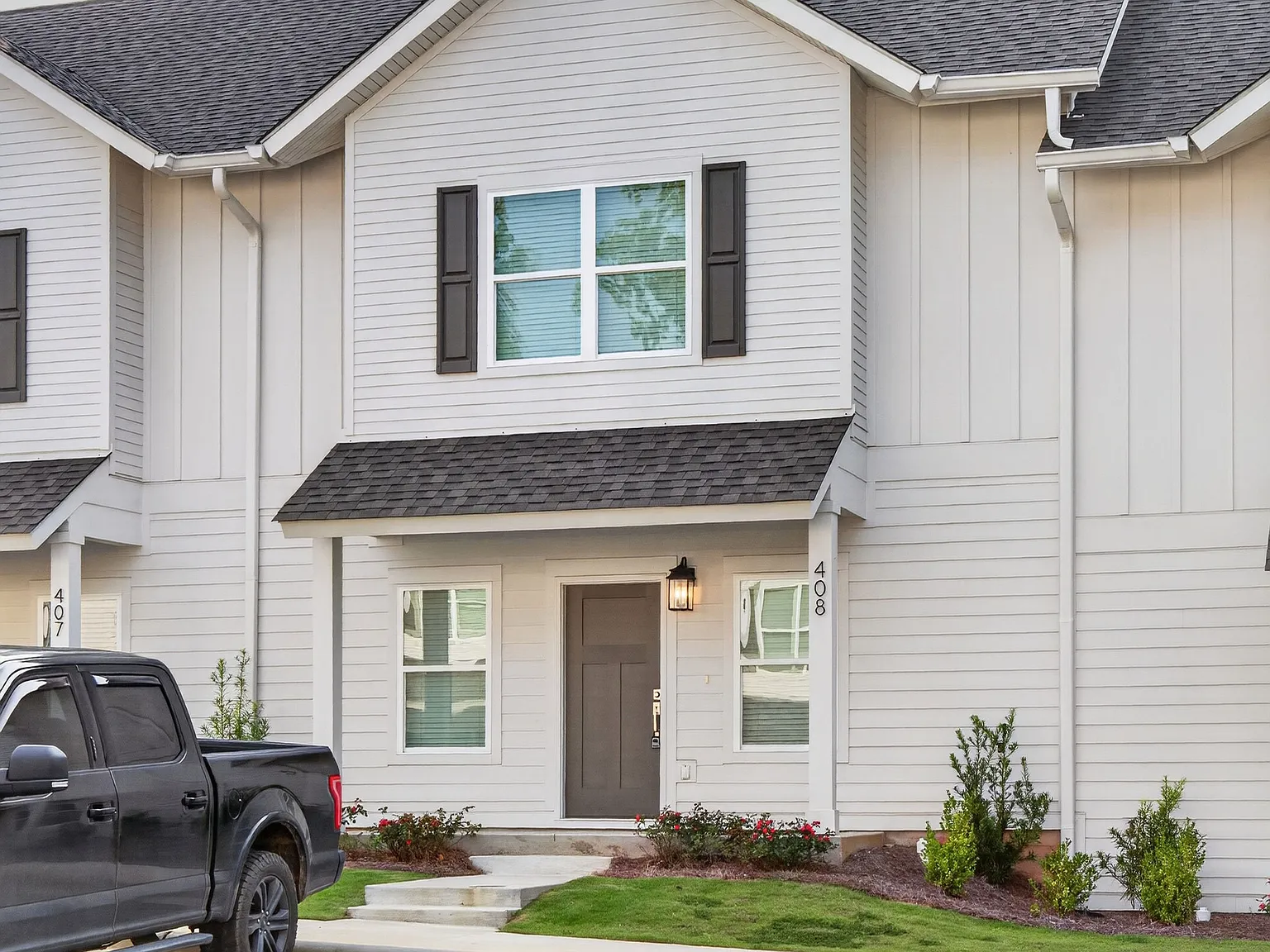 3 bed, 2.5 bath, 1492 sqft, $2,100 — Photo 2