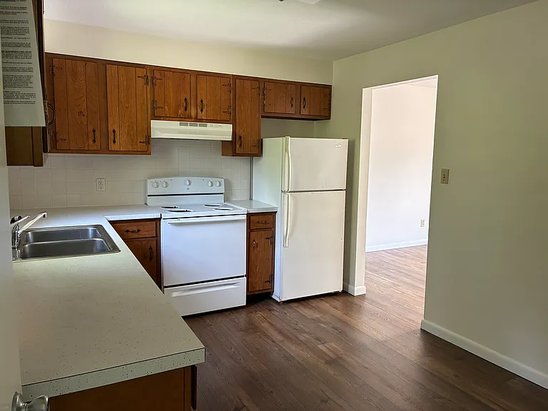 774 W Union St #5 — Photo 10