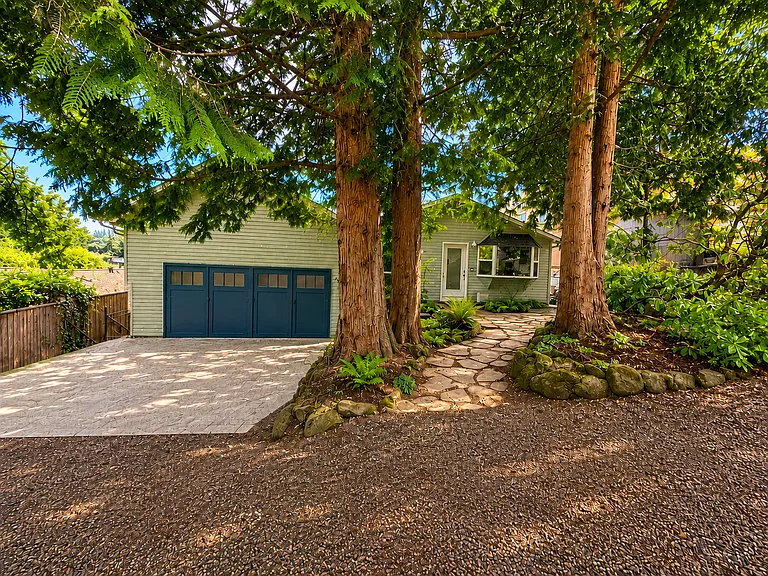 8430 SW 37th Ave — Photo 1