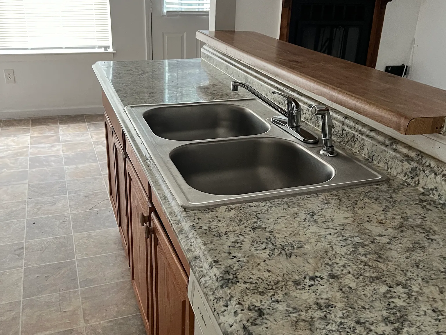 3 bed, 2.5 bath, 1470 sqft, $2,195 — Photo 3