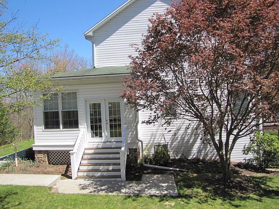 Steps to Sun Room Entry