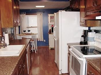3rd image of 707 NE Station Dr