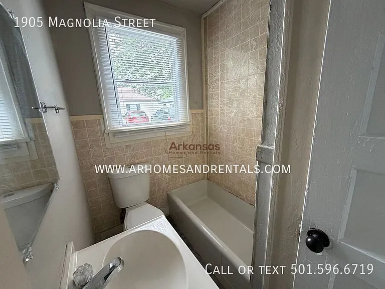 1905 N Magnolia St — Photo 6