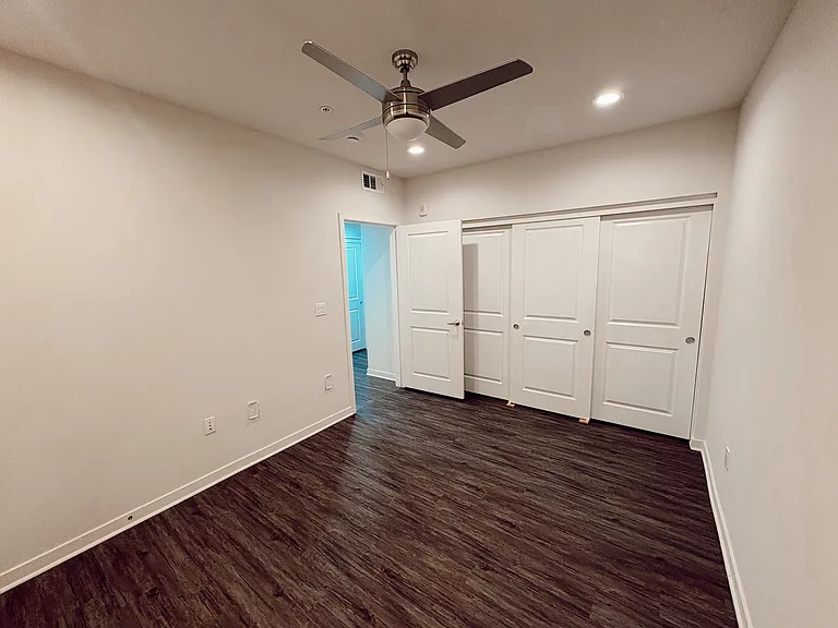 6332 Woodman Ave #4 — Photo 11