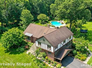 10 White Oak Farm Rd, Newtown, CT 06470