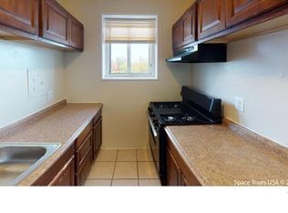 2930 Knox Pl SE #112, Washington, DC 20020