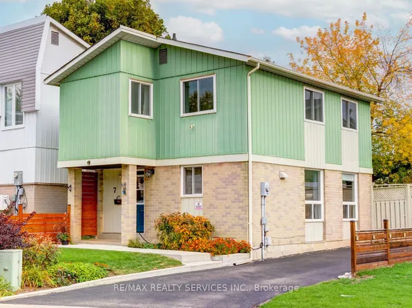7 Hamlet Ct, Brampton, ON L6S 1X5