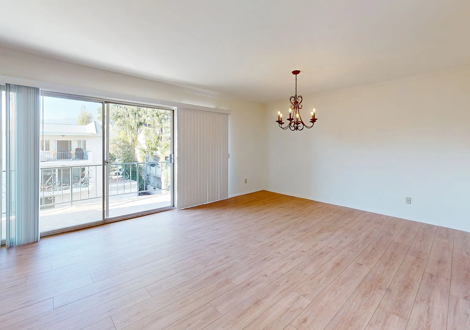 Top Floor 2 Bed, 2 Bath Condo For Rent on California Blvd in Pasadena - Close to Cal Tech! — Photo 3