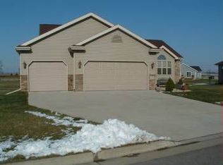 2006 Mustang Dr, Prairie Du Sac, WI 53578