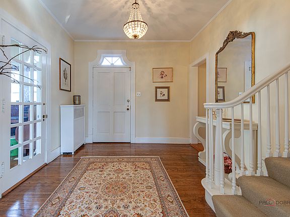 3rd image of 1680 Hickory Knoll Dr