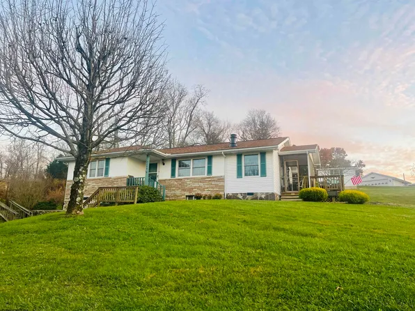 2250 Maple Dr, Fairmont, WV 26554