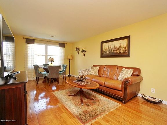 5th image of 922 Armstrong Ave APT 2-4