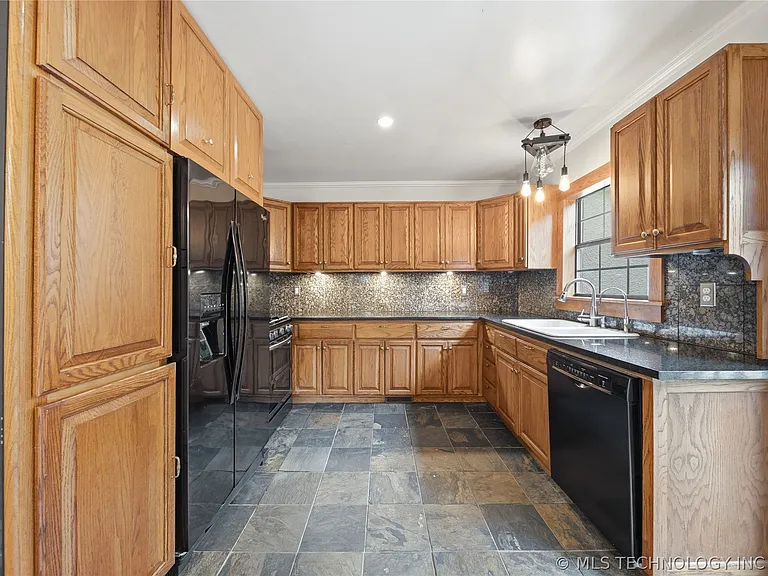3172 S Woodward Blvd E — Photo 13