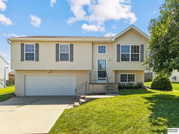 16113 Cottonwood St, Omaha, NE 68136