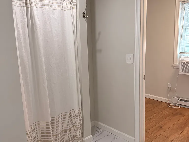 47 Vernon St E #1 — Photo 11