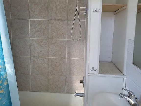 5th image of 321 N Spring St #1