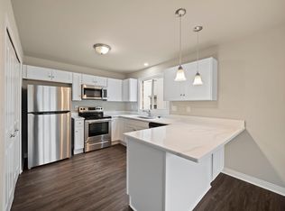 931 Harcourt Rd, Grosse Pointe Park, MI 48230