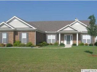 100 Beaconsfield Dr, Meridianville, AL 35759