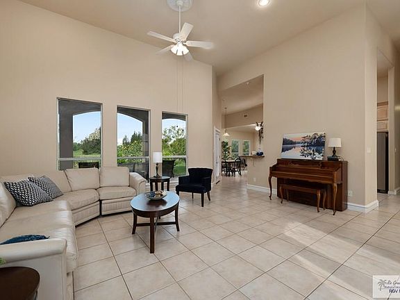 2nd image of 1018 Avenida De Estrellas