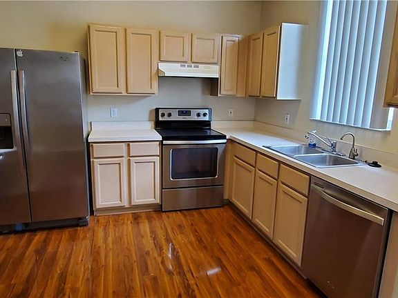 4th image of 13842 Huntwick Dr