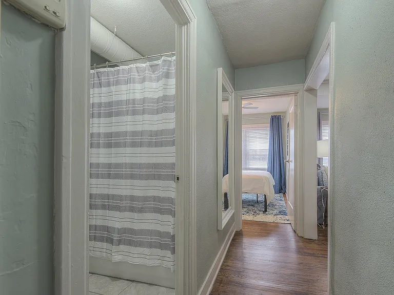 720 & 722 W 37th St — Photo 12