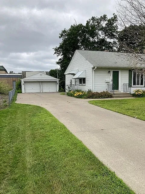 3 bed, 1250 sqft, $2,250 — Photo 4