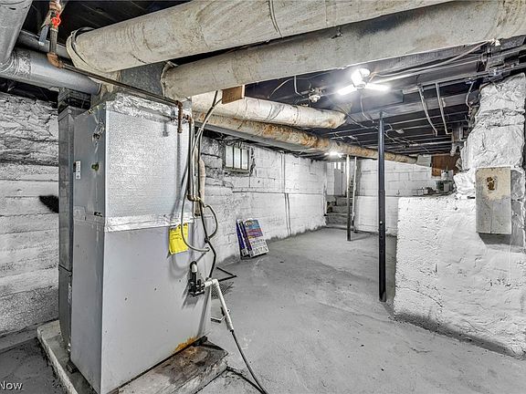 39th image of 262 E Walnut St