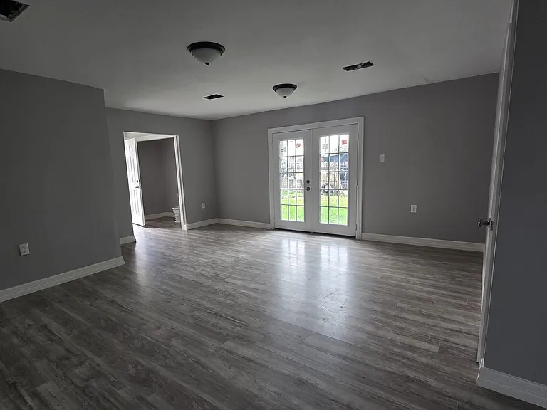 8654 Tilgham St — Photo 6
