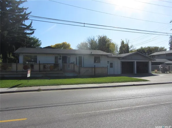 2400 McPherson AVENUE, Saskatoon, SK S7J 0S9