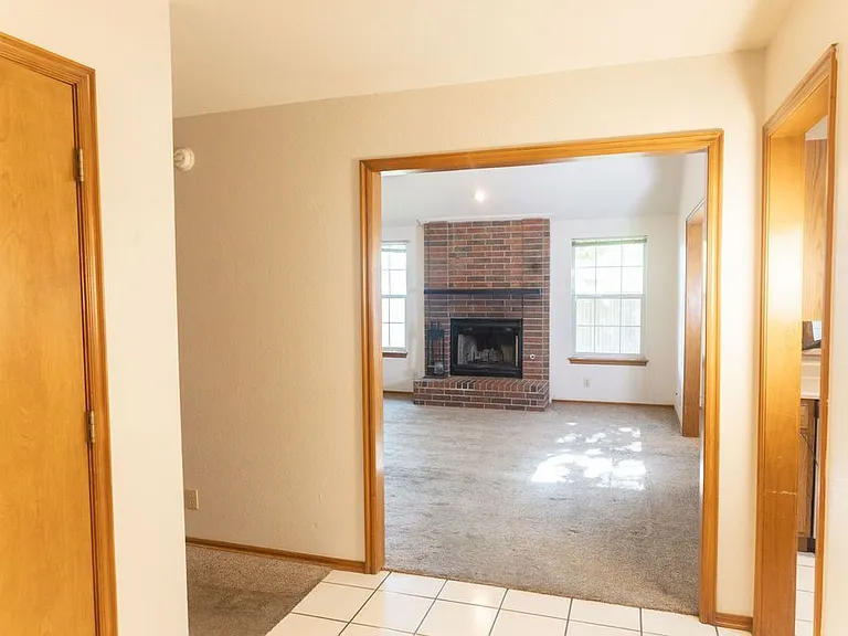 304 Eccell Ct — Photo 3