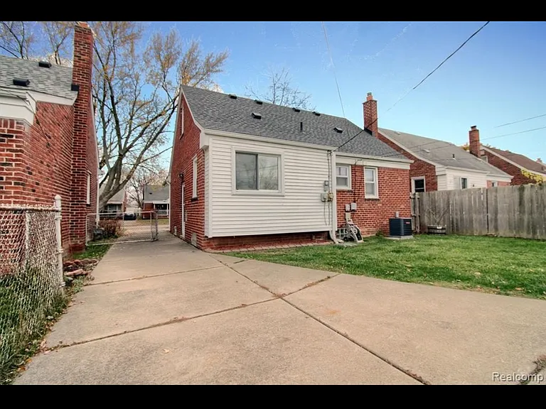 9884 Hubert Ave — Photo 19