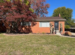 32724 Cambridge St, Garden City, MI 48135