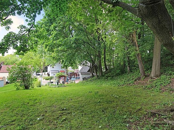 4th image of 645 N Way St