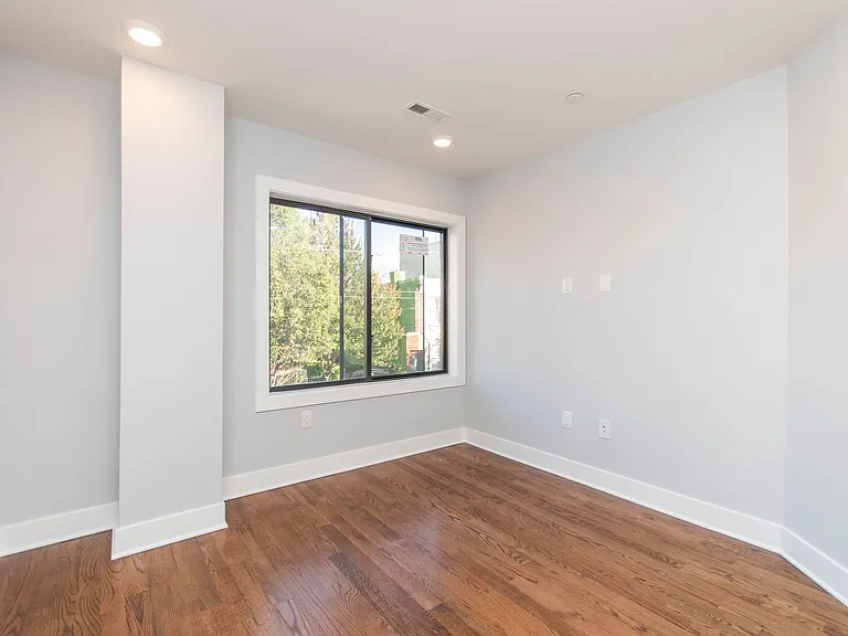 812 N Uber St — Photo 4