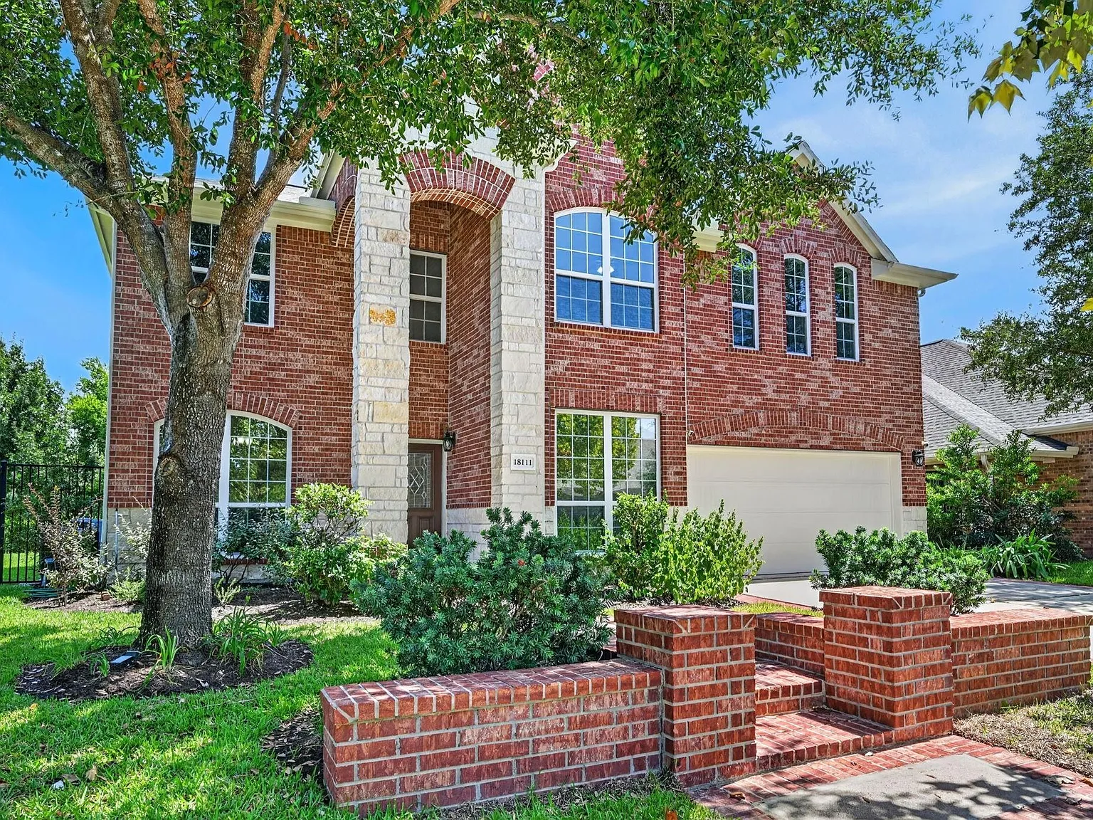 4 bed, 2.5 bath, 3366 sqft, $4,200 — Photo 3