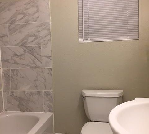 4th image of 619 S Ainsworth Ave APT A