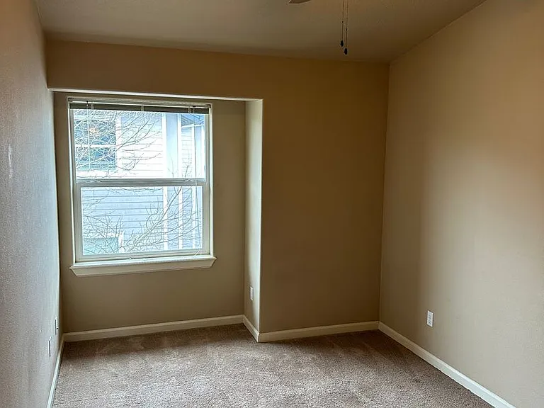 University Townhomes — Photo 18