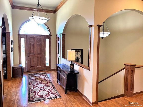 4th image of 2031 Eastbank Dr