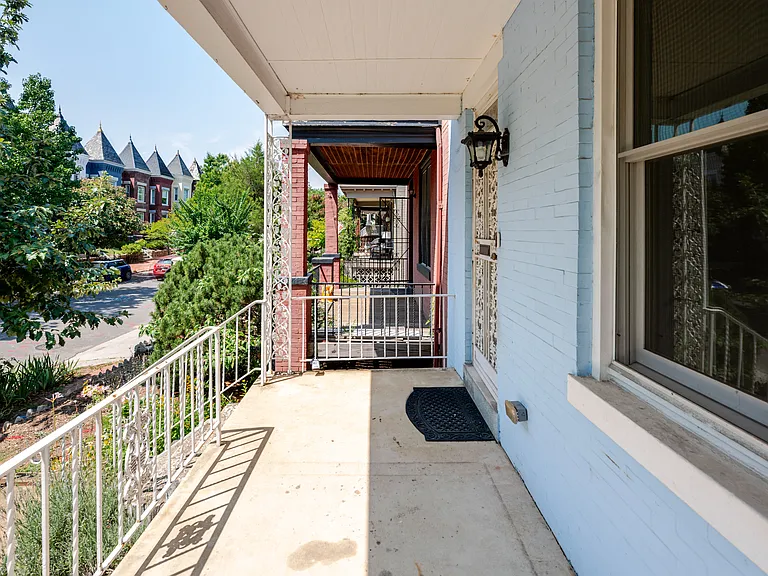 1234 E St NE — Photo 77