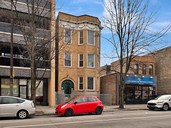 2nd image of 1015 N California Ave