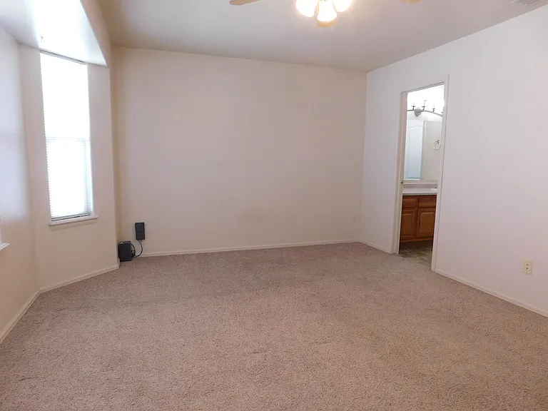 2986 1/2 Redbud Ct — Photo 8
