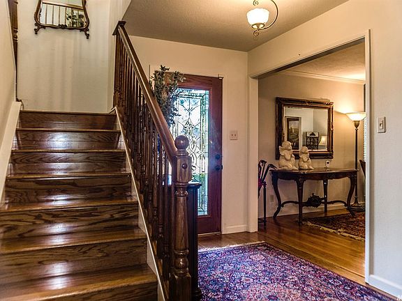 2nd image of 3866 Petersburg Cir
