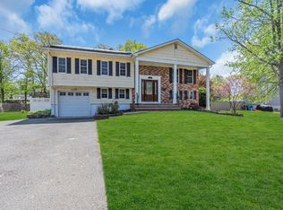 12 Windsor Rd, Howell, NJ 07731